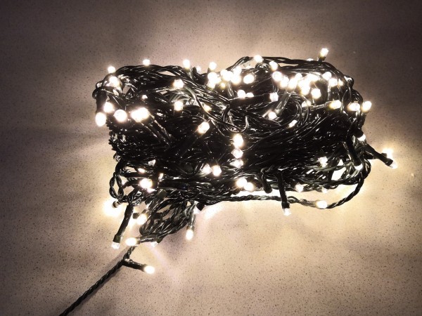 PROFI LED vianočné osvetlenie 30m reťaz so zeleným káblom, 300xLED, IP44, teplá biela